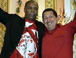 Danny Glover y Hugo Chávez