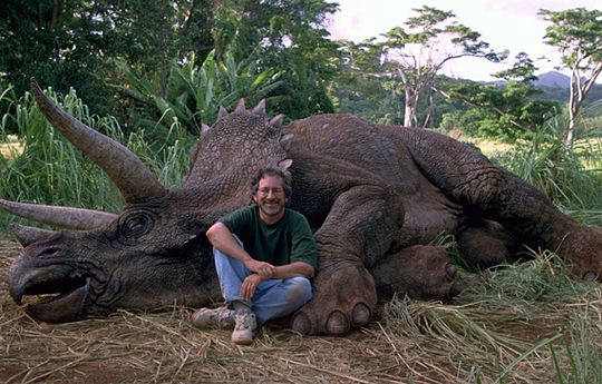 La escandalosa foto de Spielberg y el triceratops que acababa de cazar