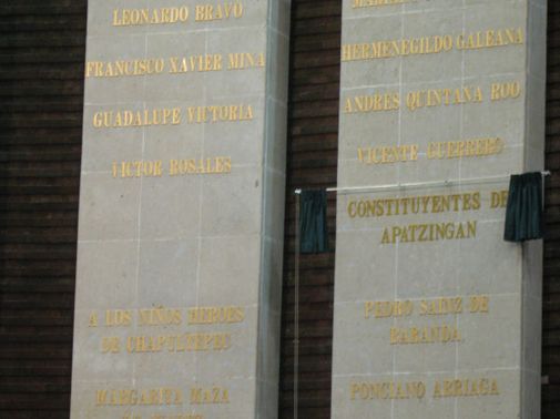 Mexicanos dorados en el Palacio Legislativo de San Lázaro